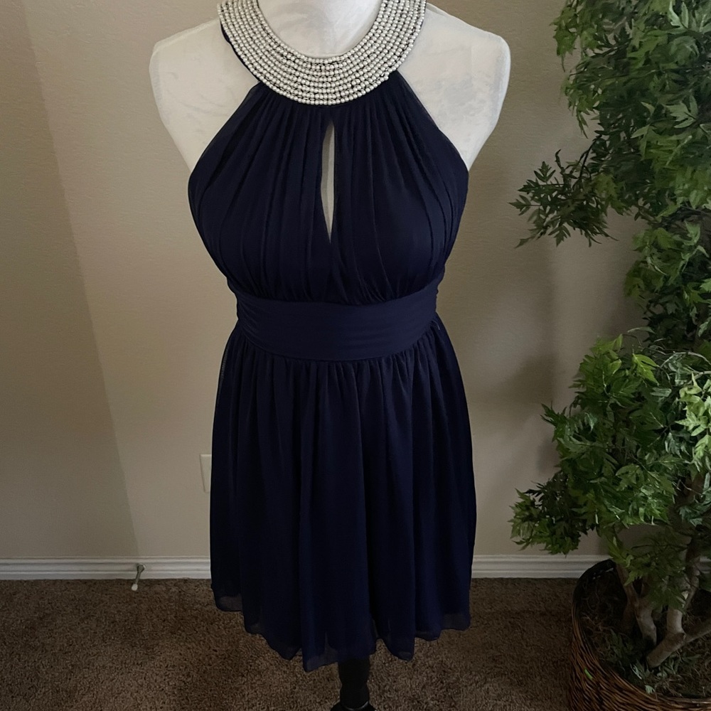 Blue chiffon dress with Pearl neck.